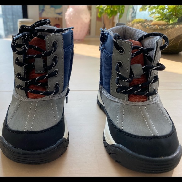 Toddler winter boots from Zara, size 23 (us7) - Picture 2 of 4